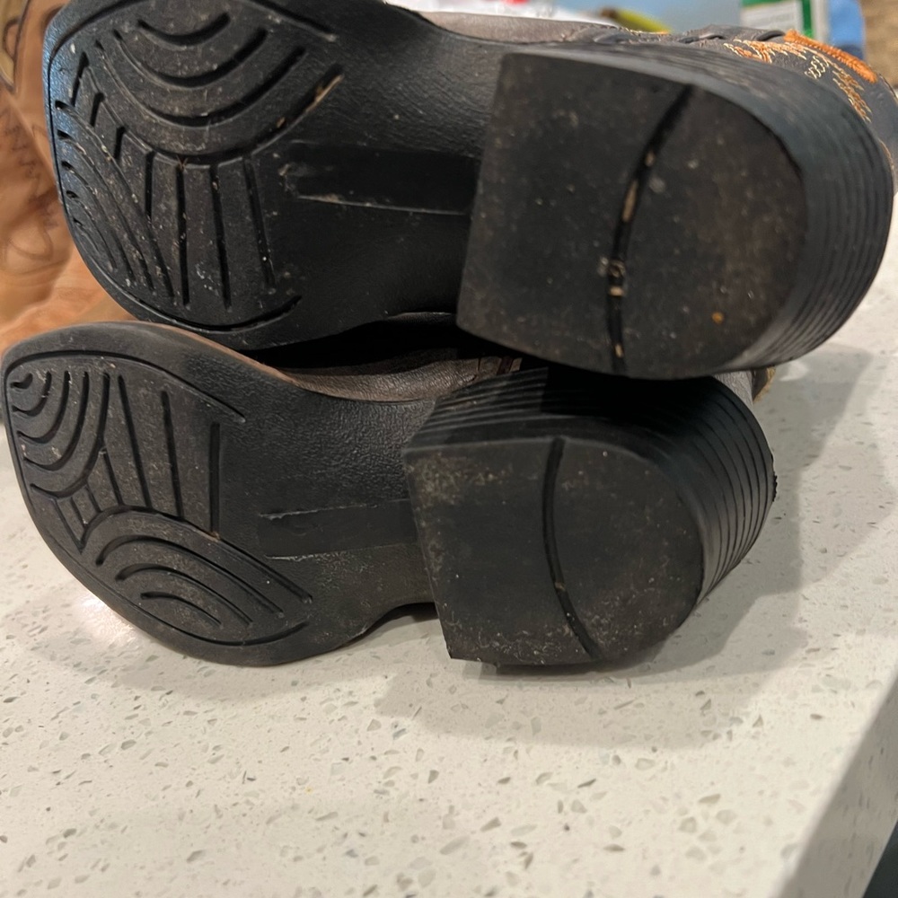 Boots - Picture 3 of 4
